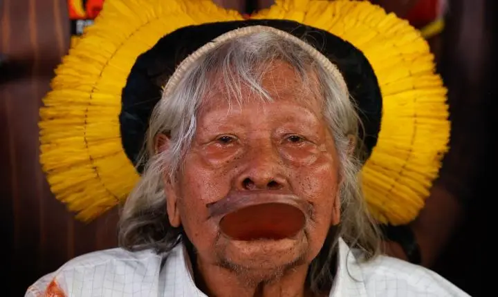 Cacique Raoni, hospitalizado em UTI, demonstra melhora em seu quadro de saúde
