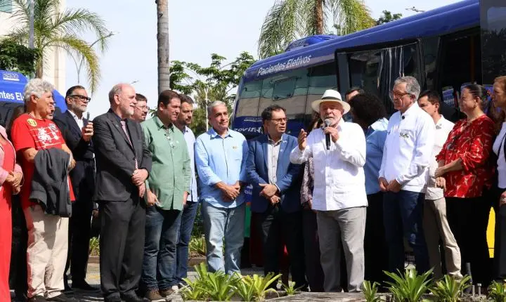 Lula solicita ao governador do Rio de Janeiro empenho na prisão de milicianos