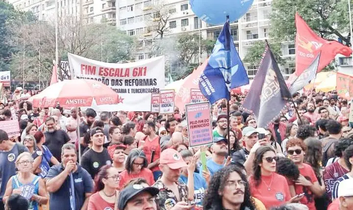 Manifestantes em SP exigem fim da escala 6x1 e combate ao feminicídio