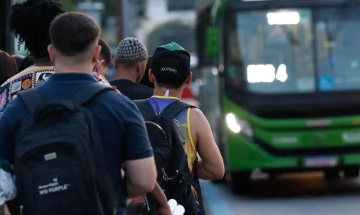 Motoristas de ônibus do Rio de Janeiro deflagam greve por tempo indeterminado