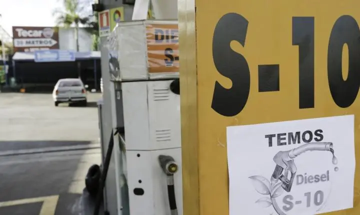 Petrobras adere a subvenção e ajusta preço do diesel em R$ 1,12