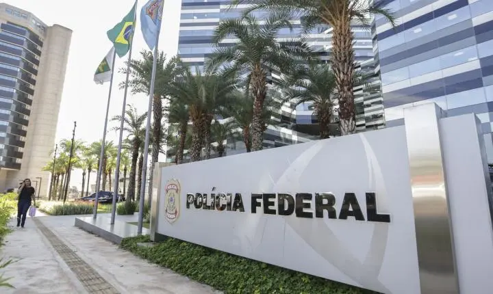 Polícia Federal aponta pai de Daniel Vorcaro como líder de milícia pessoal