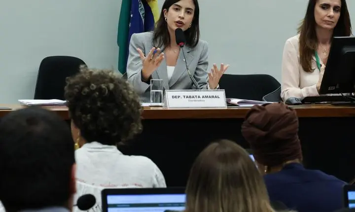 Câmara dos Deputados avança com proposta para criminalizar a misoginia