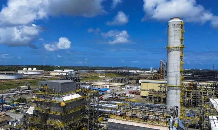Refinarias da Petrobras operam acima de 100% da capacidade; entenda