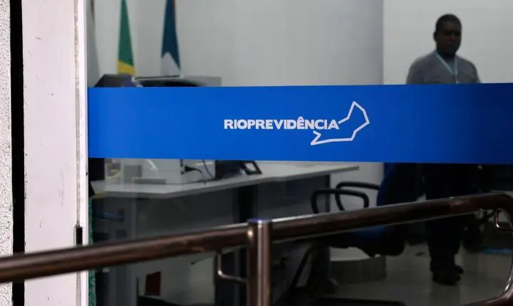 Rioprevidência redireciona excedente de custeio para benefícios e adota critérios de investimento mais prudentes