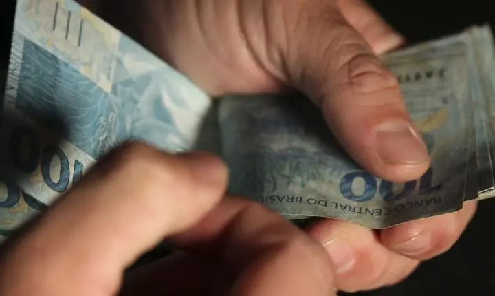 Rendimento médio do trabalhador atinge novo recorde de R$ 3.722