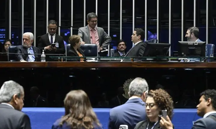 Senado aprova proposta para renovação automática da CNH de condutores exemplares