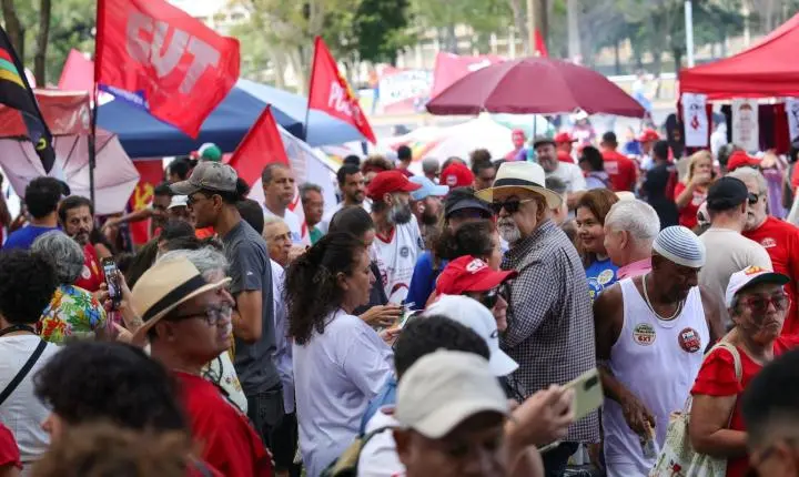 Centrais sindicais promovem ato nacional pelo direito ao descanso e fim da escala 6x1