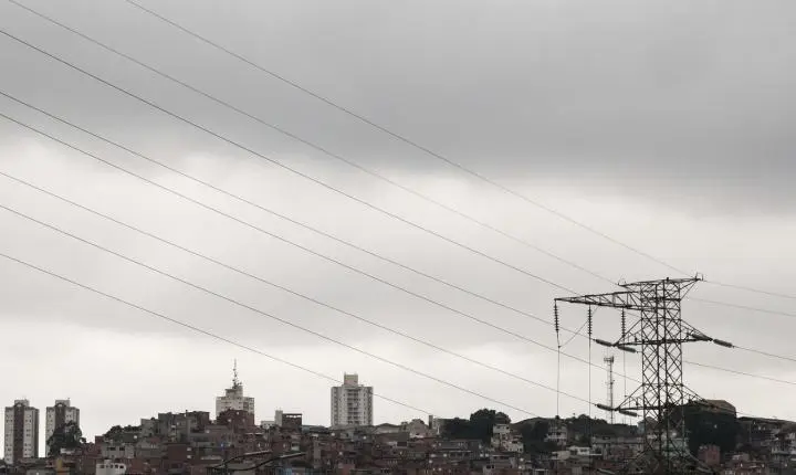 Defesa Civil de São Paulo emite alerta para temporais e declínio térmico